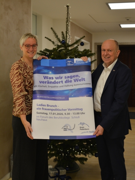 Vera Remmert, Gleichstellungsbeauftragte des Kreises Paderborn, und Landrat Christoph Rüther freuen sich auf interessierte Frauen beim nächsten Frauenpolitischen Themenvormittag © Ulrike Sander, Kreis Paderborn